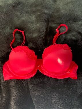 Victoria's Secret Red Lace-Trim light Bra